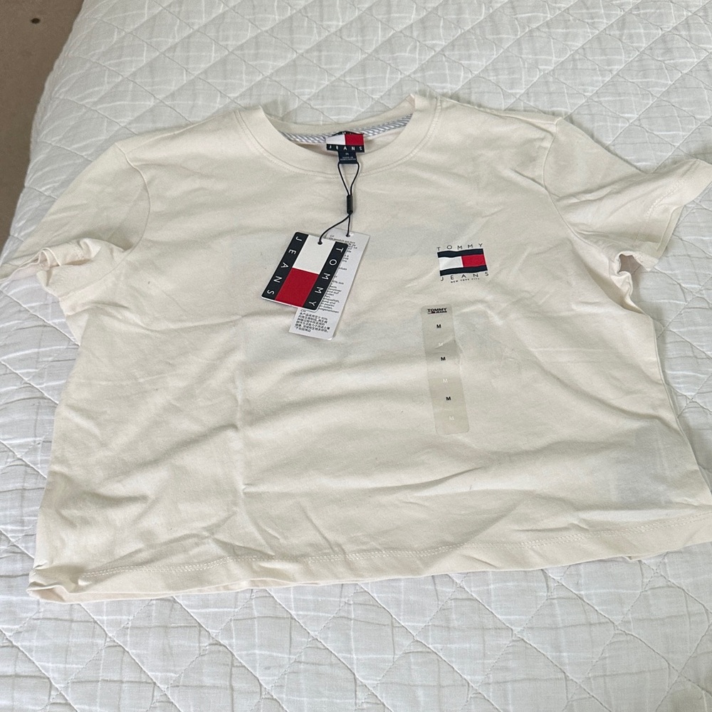 Tommy Hilfiger Women’s Cropped Off-White Short Sleeve Tee